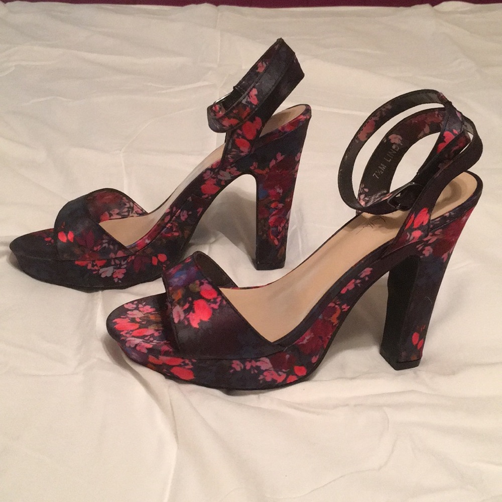Never worn - N by Nicole Miller pumps